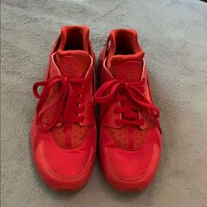 Red nike hauraches
